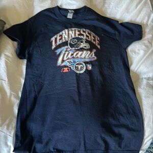 Tennessee Titans t-shirt 
Fits like a women's small.